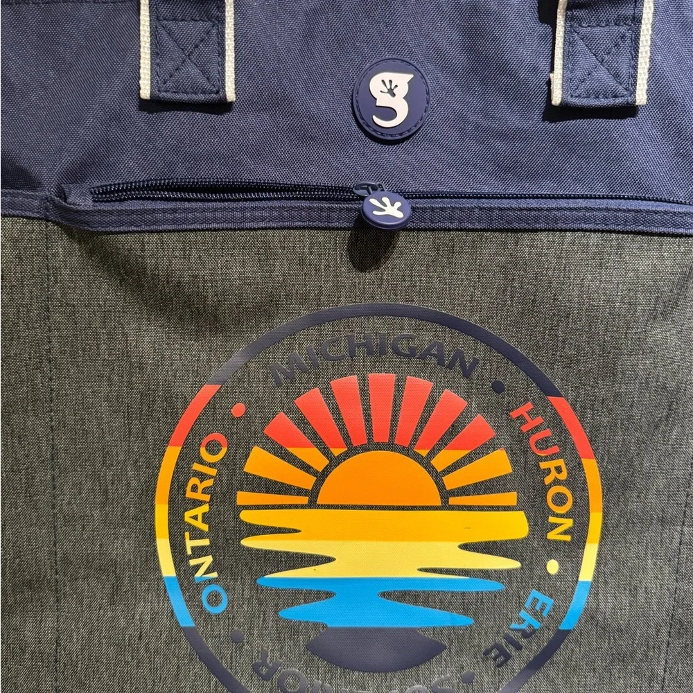 Geckobrands Michigan Lakes Oversized Waterproof Beach Tote EUC